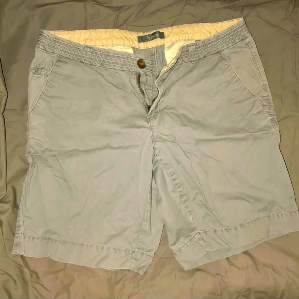 Natural Reflections Womens Shorts Size Meduim (8-10)  Grey
